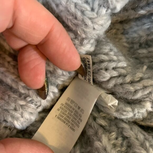 Aerie One Size Winter Hat Gray Beanie Cable Knit Pom Pom Ball - Picture 4 of 5